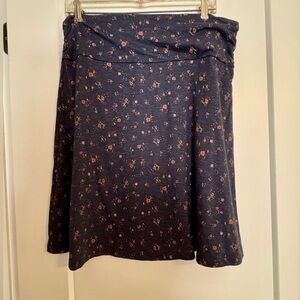Toad&Co Chaka Skirt in Navy Blue with orange floral print. Size XL